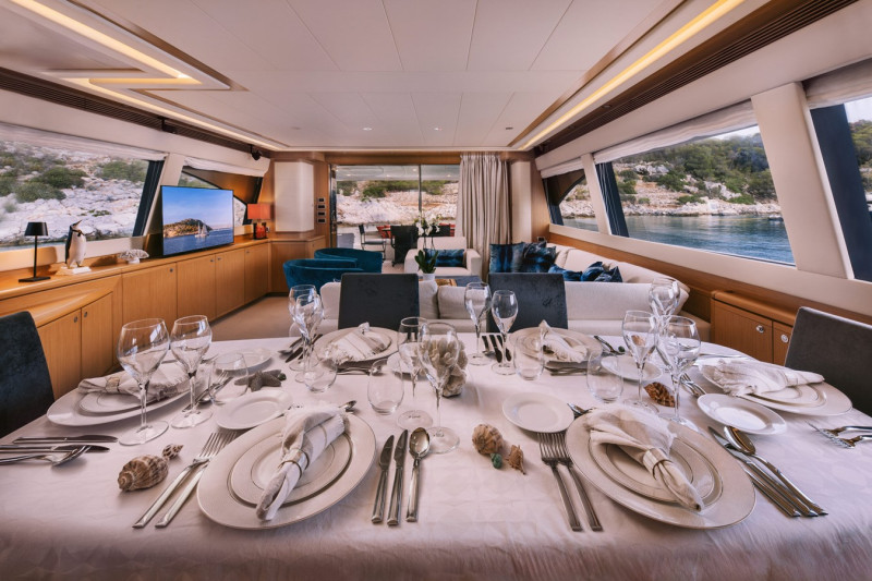 830 2009 FERRETTI YACHTS