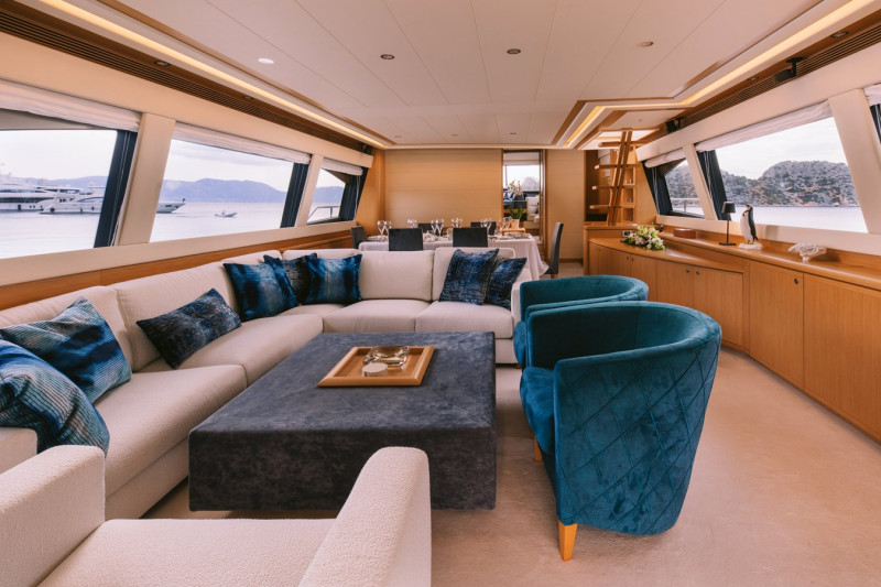 830 2009 FERRETTI YACHTS