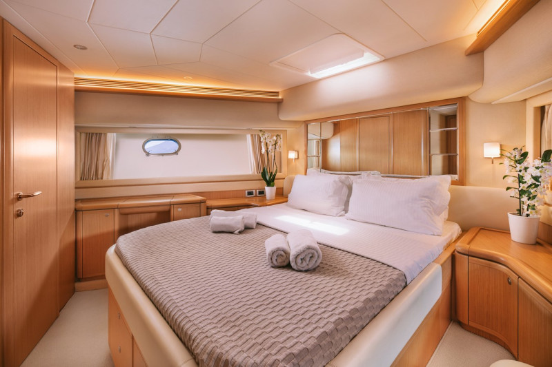 830 2009 FERRETTI YACHTS