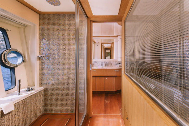830 2009 FERRETTI YACHTS