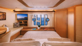 830 2009 FERRETTI YACHTS
