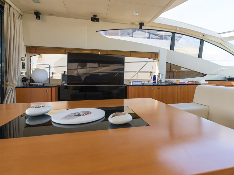 PREDATOR 64 2010 SUNSEEKER