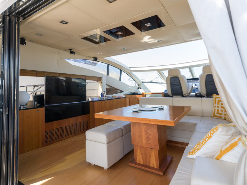 PREDATOR 64 2010 SUNSEEKER