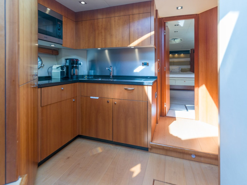 PREDATOR 64 2010 SUNSEEKER