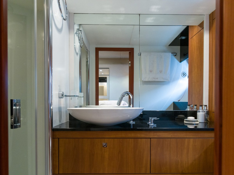 PREDATOR 64 2010 SUNSEEKER