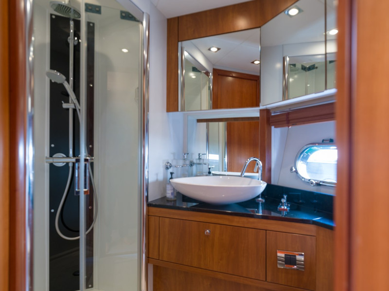 PREDATOR 64 2010 SUNSEEKER