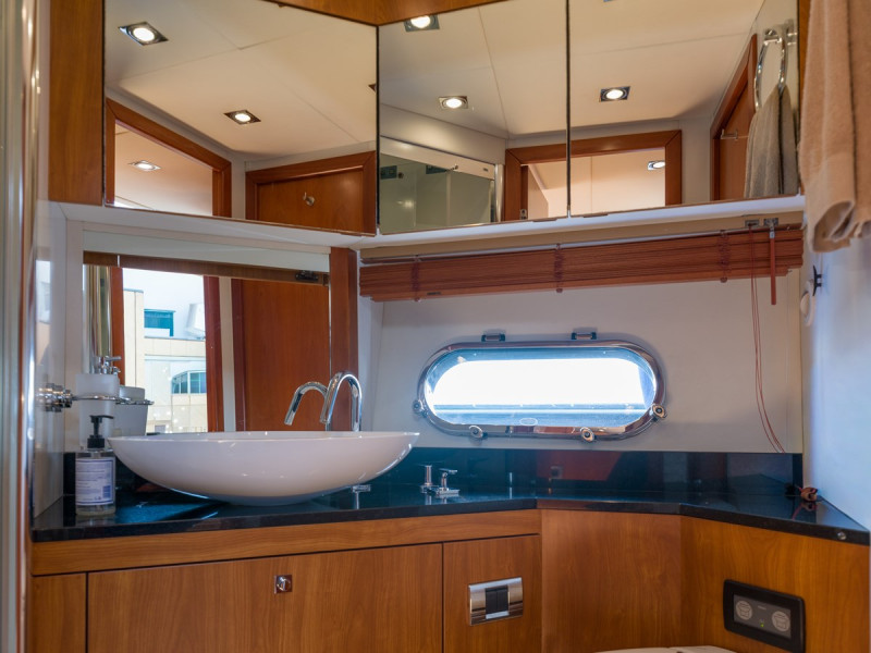 PREDATOR 64 2010 SUNSEEKER