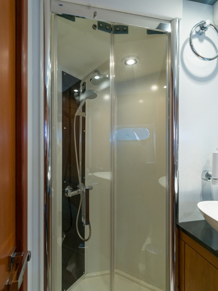 PREDATOR 64 2010 SUNSEEKER