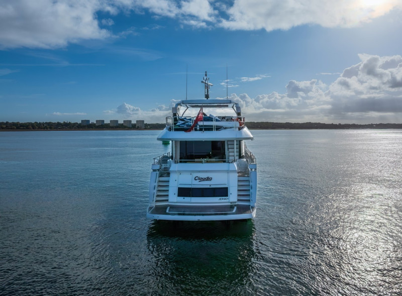 95 YACHT 2019 SUNSEEKER