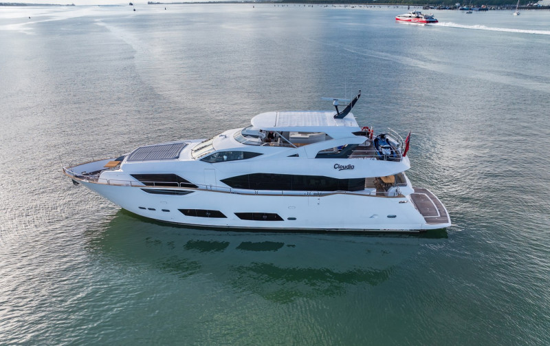95 YACHT 2019 SUNSEEKER