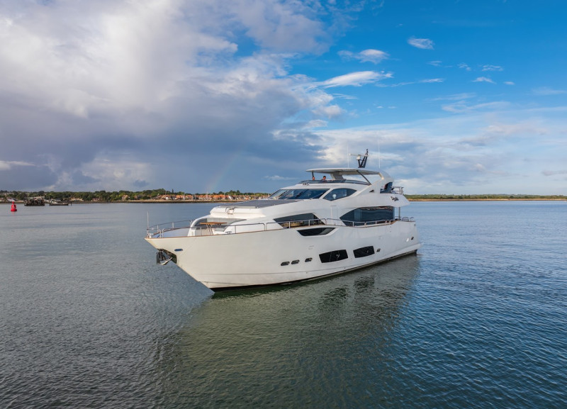 95 YACHT 2019 SUNSEEKER