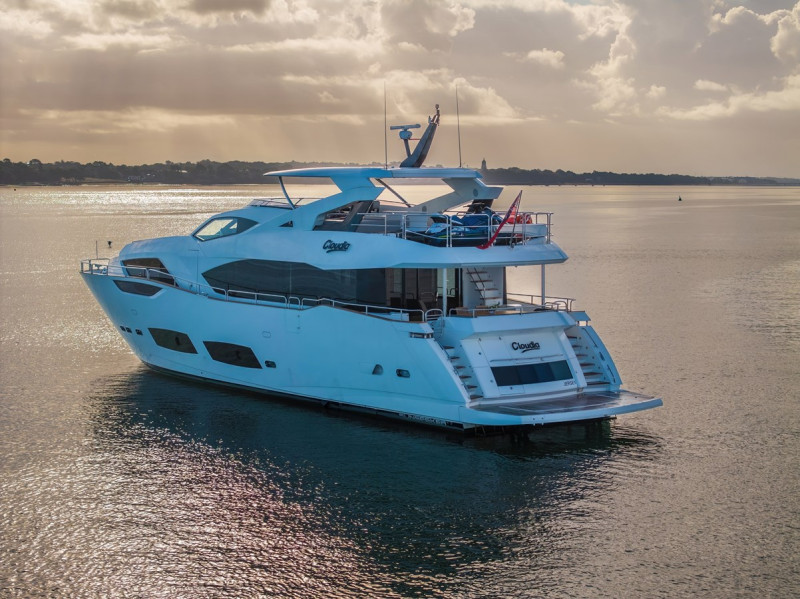 95 YACHT 2019 SUNSEEKER
