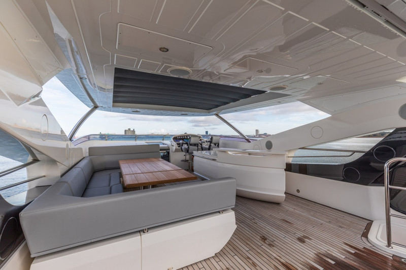 95 YACHT 2019 SUNSEEKER