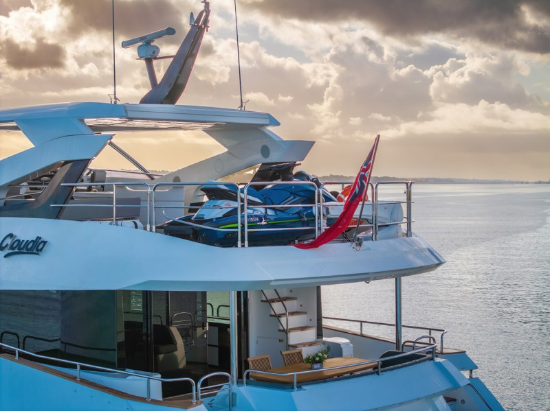95 YACHT 2019 SUNSEEKER