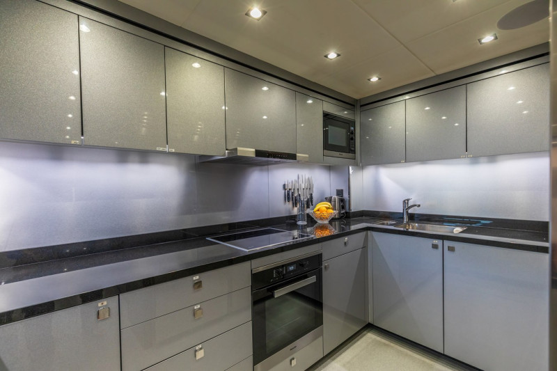 95 YACHT 2019 SUNSEEKER