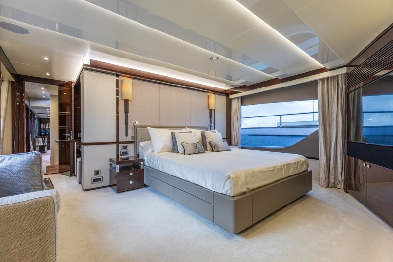 95 YACHT 2019 SUNSEEKER