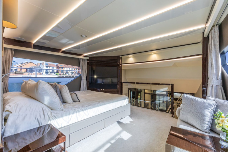 95 YACHT 2019 SUNSEEKER