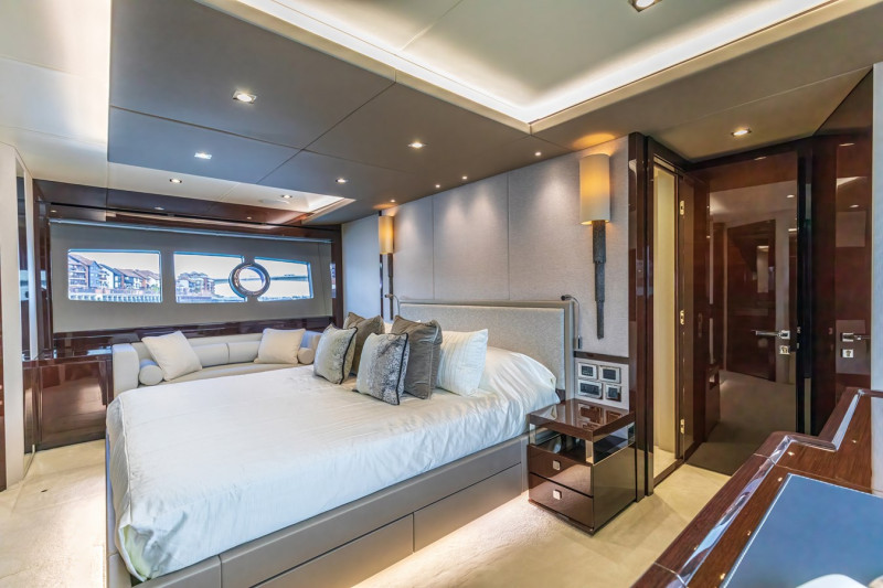 95 YACHT 2019 SUNSEEKER
