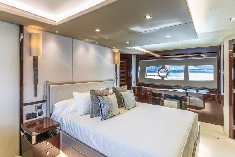 95 YACHT 2019 SUNSEEKER