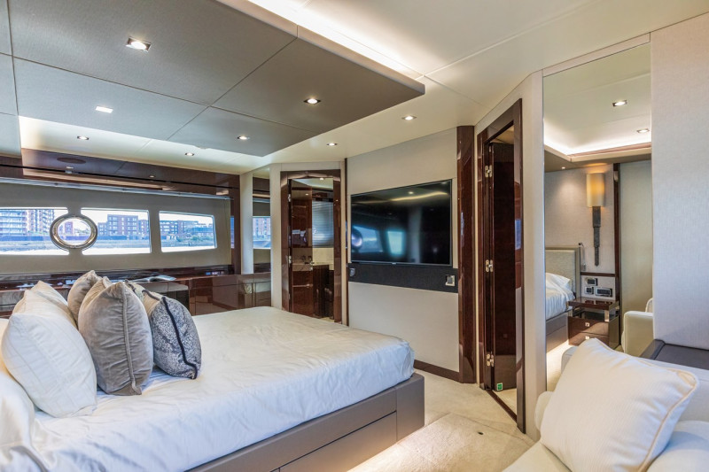 95 YACHT 2019 SUNSEEKER