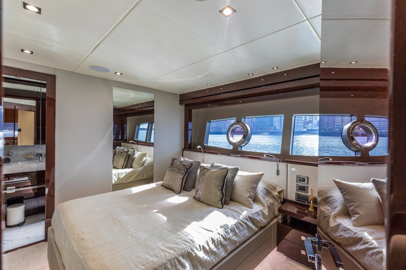 95 YACHT 2019 SUNSEEKER