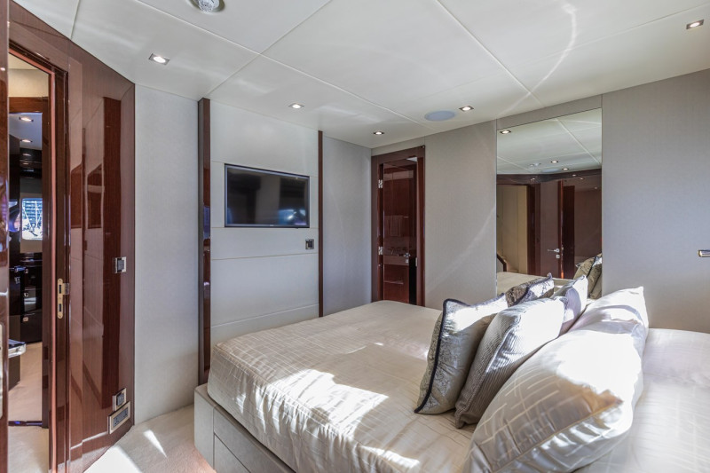 95 YACHT 2019 SUNSEEKER