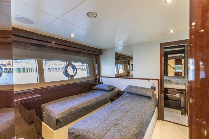 95 YACHT 2019 SUNSEEKER