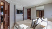 95 YACHT 2019 SUNSEEKER