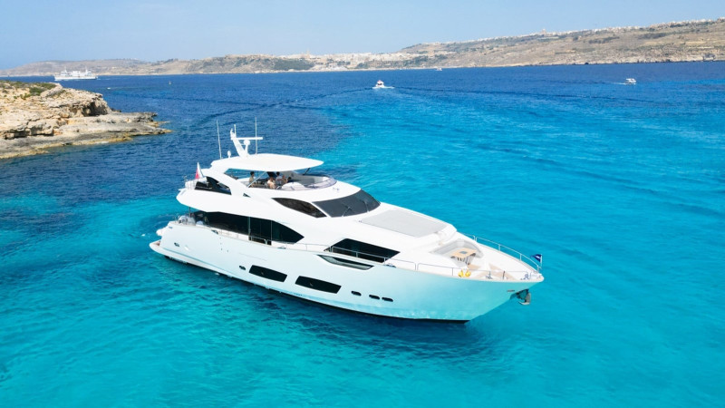 95 YACHT 2018 SUNSEEKER