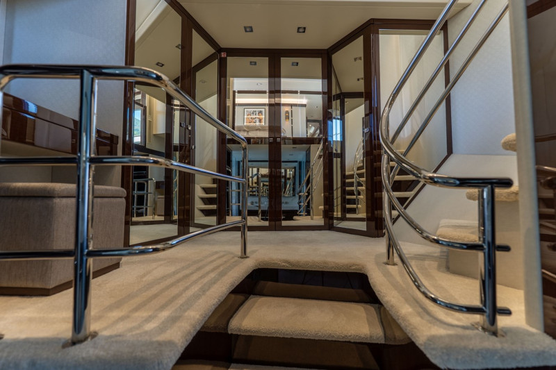 95 YACHT 2018 SUNSEEKER