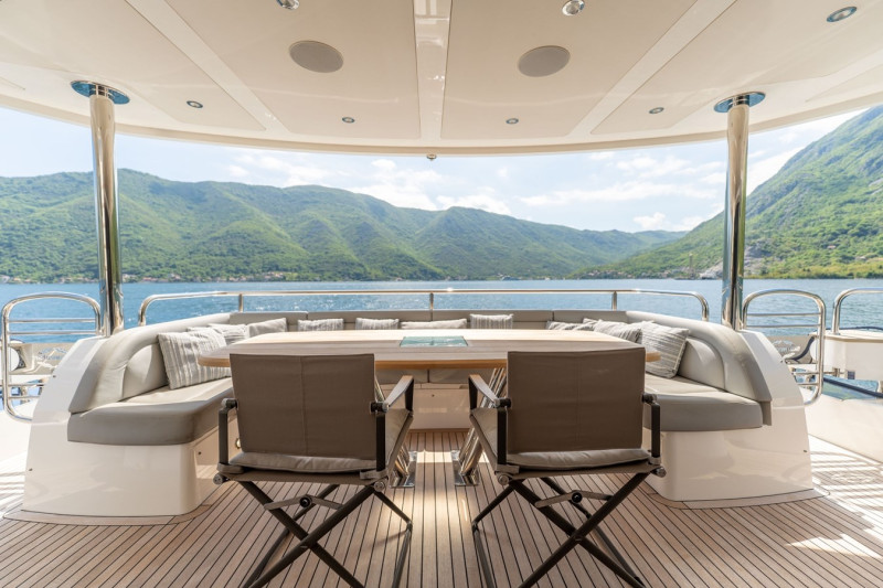 95 YACHT 2018 SUNSEEKER