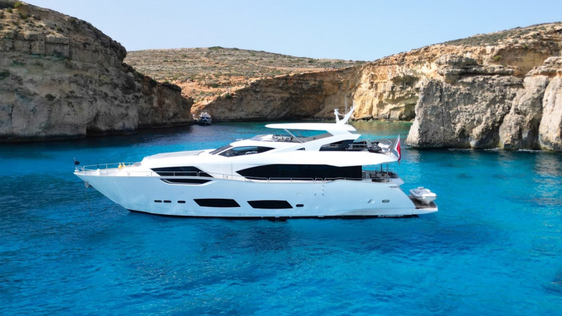 95 YACHT 2018 SUNSEEKER