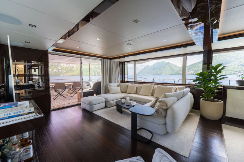 95 YACHT 2018 SUNSEEKER