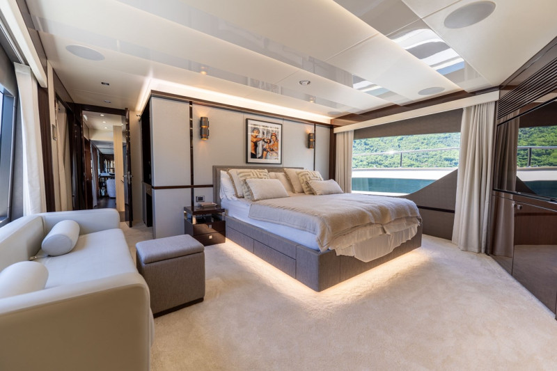 95 YACHT 2018 SUNSEEKER