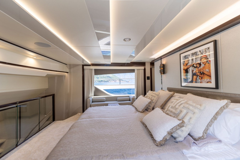 95 YACHT 2018 SUNSEEKER