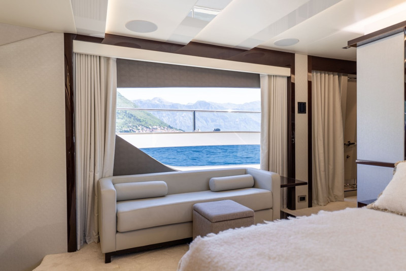 95 YACHT 2018 SUNSEEKER
