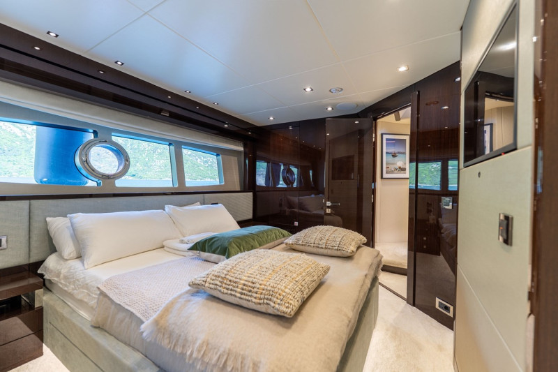 95 YACHT 2018 SUNSEEKER