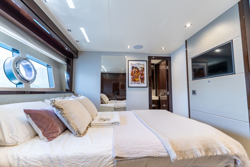 95 YACHT 2018 SUNSEEKER