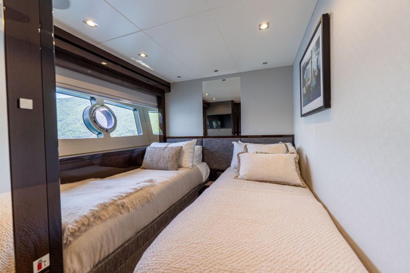 95 YACHT 2018 SUNSEEKER