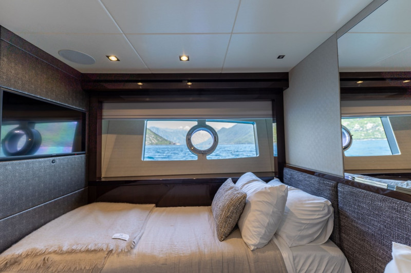 95 YACHT 2018 SUNSEEKER