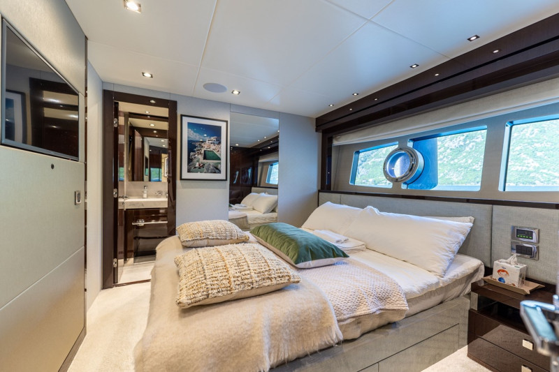95 YACHT 2018 SUNSEEKER