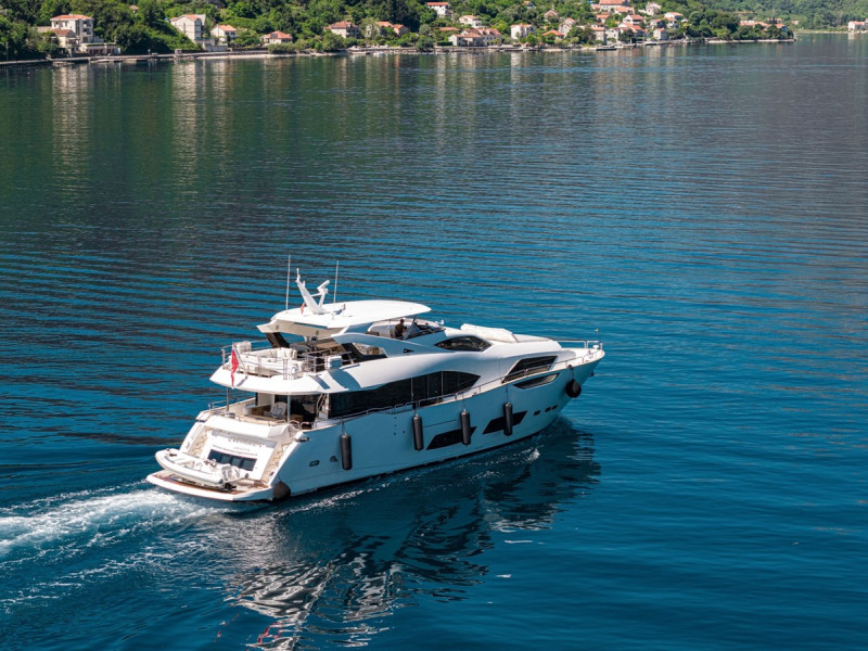95 YACHT 2018 SUNSEEKER
