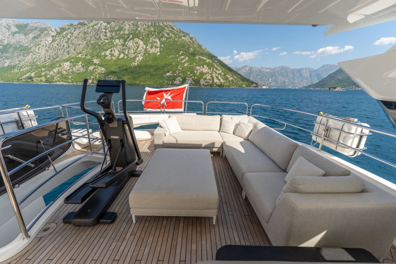 95 YACHT 2018 SUNSEEKER