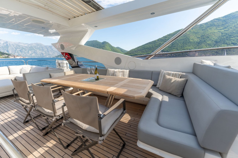 95 YACHT 2018 SUNSEEKER