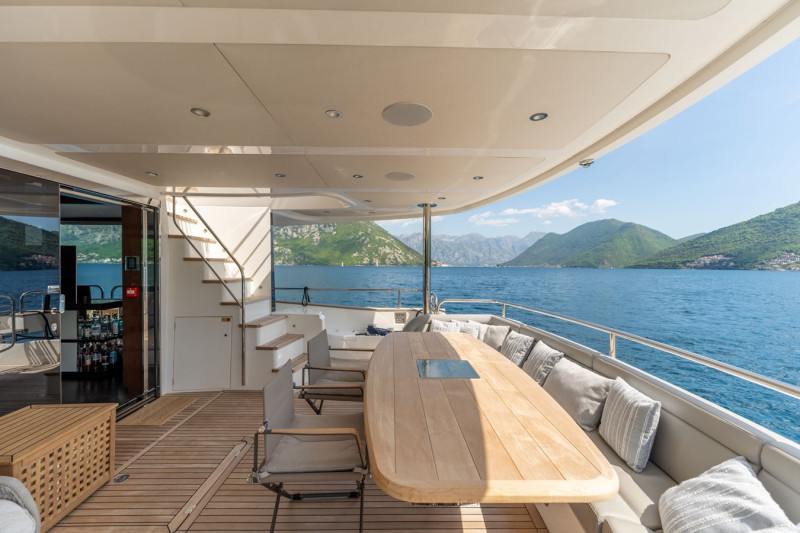 95 YACHT 2018 SUNSEEKER