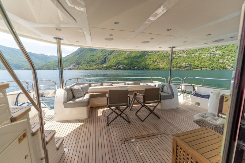 95 YACHT 2018 SUNSEEKER