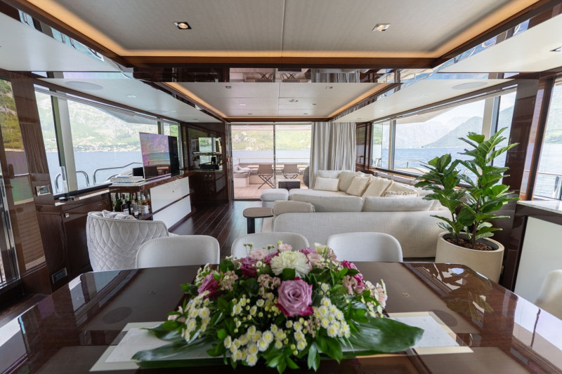 95 YACHT 2018 SUNSEEKER