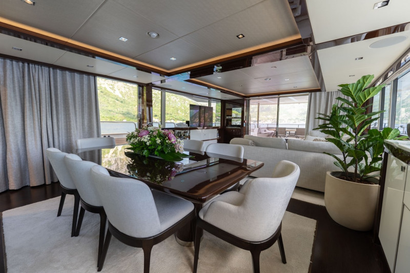 95 YACHT 2018 SUNSEEKER