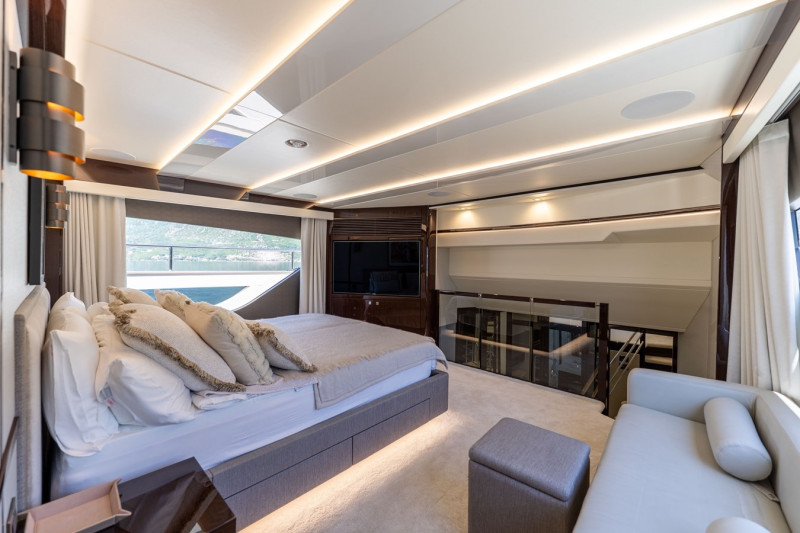 95 YACHT 2018 SUNSEEKER