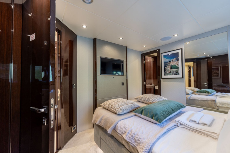 95 YACHT 2018 SUNSEEKER